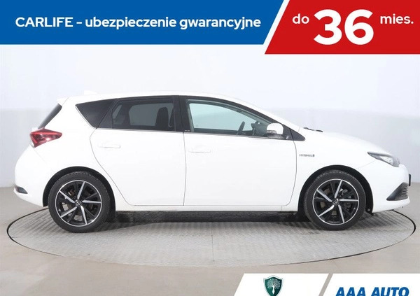 Toyota Auris cena 77000 przebieg: 44040, rok produkcji 2017 z Jedwabne małe 301